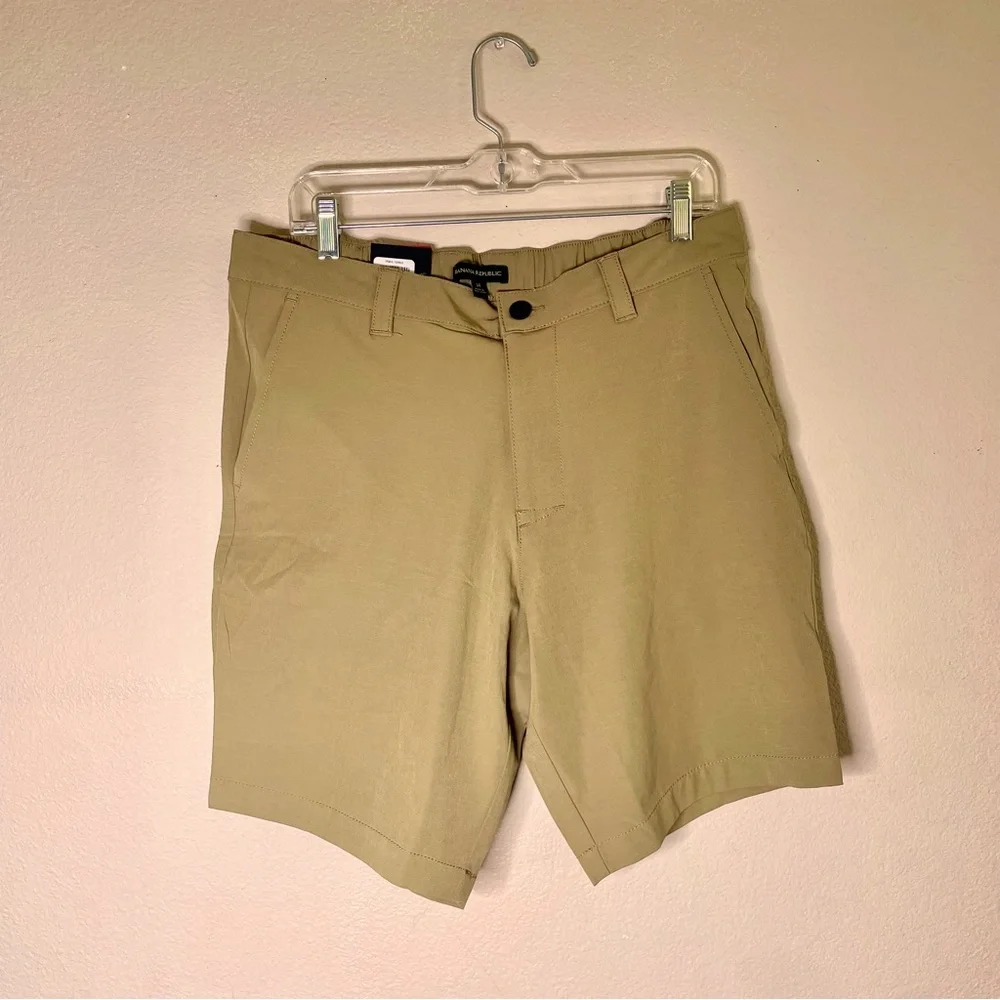 Banana Republic Comfort Flat Front Short Elmwood Tan Size 34